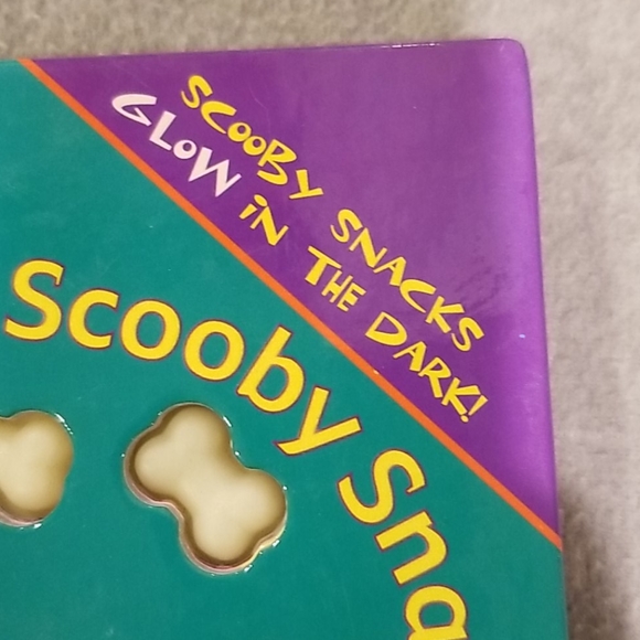 Scooby Doo Book Glow in Dark Hardcover new - Picture 2 of 3